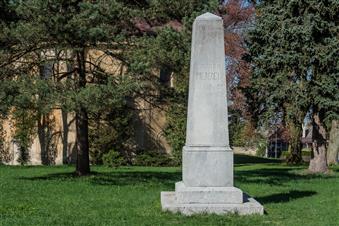 Pomník Gottfrieda Menzela, Nové Město pod Smrkem