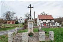 Kříž v obci Habartice  (285 kB)