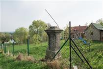 Kreuz im Garten des Hauses Nr. 17, Jaklovo Údolí  (312 kB)