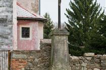  Kreuz an der Kirche, Bulovka (290 kB)