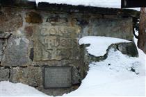 Stein von einer Brücke mit Inschrift des Nikolaus von Dornspach, Lückendorf (237 kB)