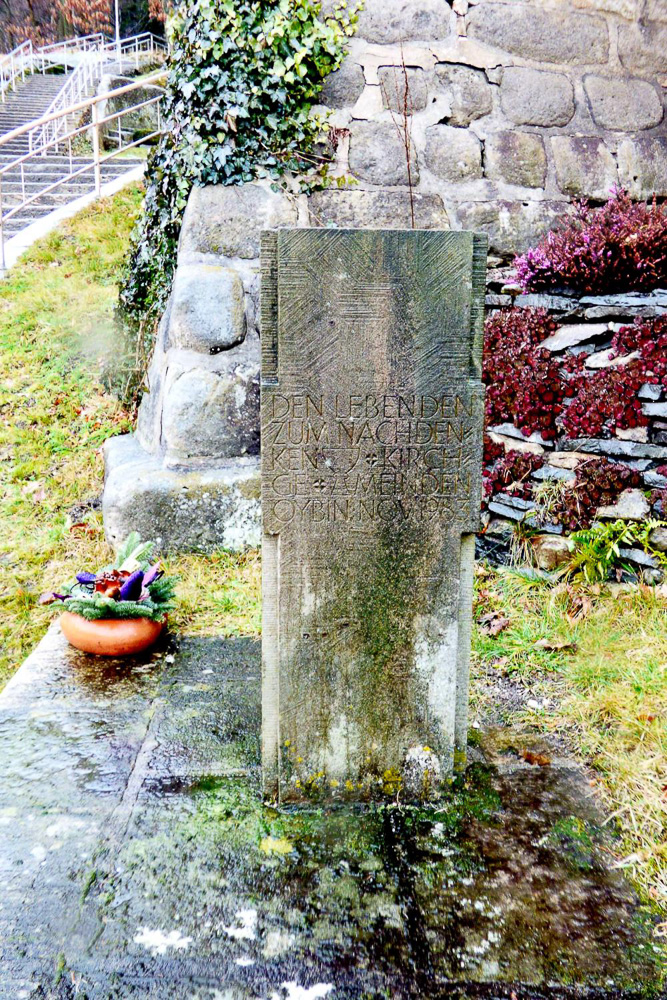 Pomník obětem 2. světové války u vesnického kostela Oybin