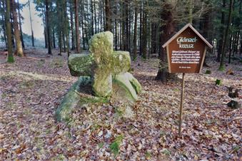 Kamenný kříž ve Špitálním lese, Eichgraben 