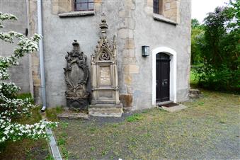 Kostel sv. Petra a Pavla a hřbitov Hirschfelde 