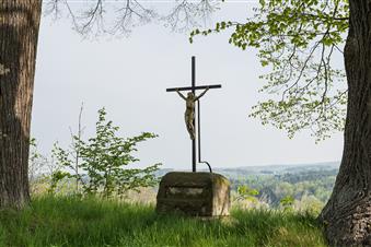 Kreuz an zwei Linden, Jaklovo Údolí