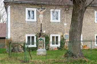 Kreuz im Garten des Hauses Nr. 28, Černousy