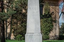 Bezeichnung des Denkmals: Denkmal für Gottfried Menzel, Nové Město pod Smrkem (410 kB)